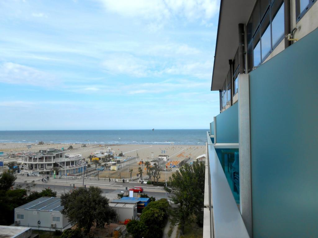 Artis Appartamento Rimini Bagian luar foto